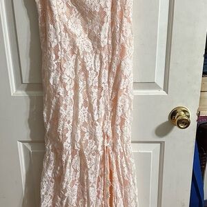 Elegant Lace Maxi Dress in Peach